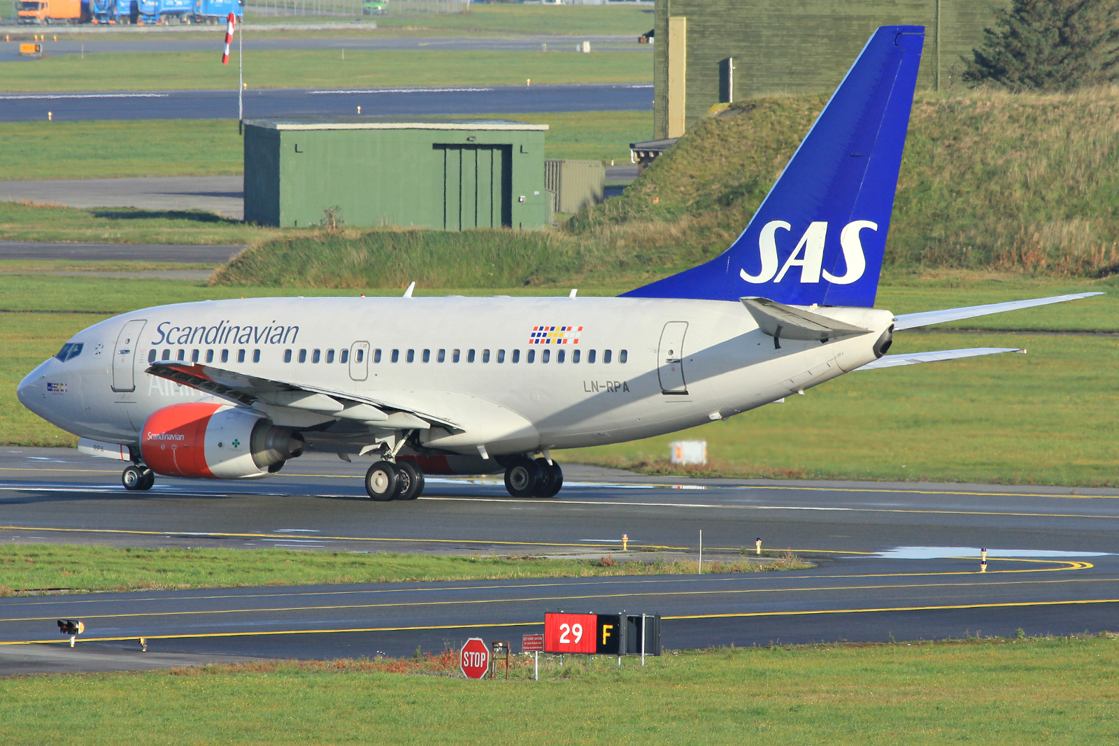 LN-RPA · Boeing 737-683 · (SVG / ENZV)