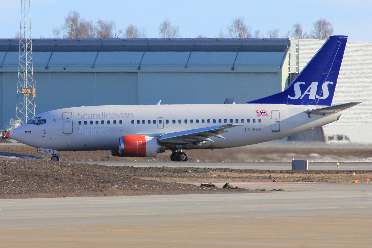 LN-BUE · Boeing 737-505 · (OSL / ENGM)