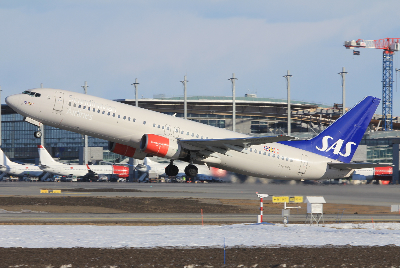 LN-RPL (30469) 2000 Boeing 737-883