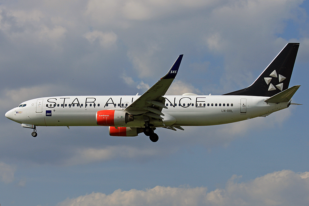 LN-RRL · Boeing 737-883(WL) · (LHR / EGLL)