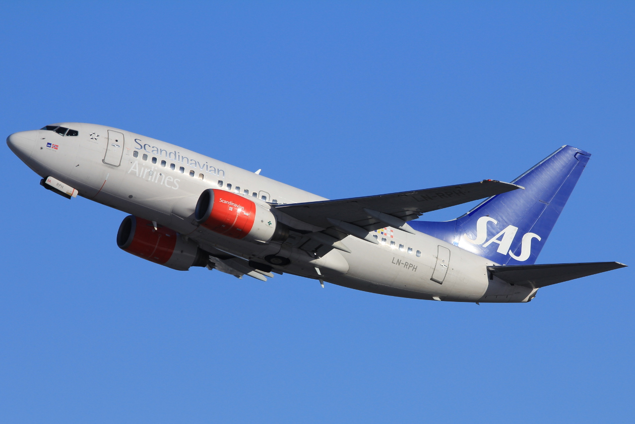 LN-RPH · Boeing 737-683 · (OSL / ENGM)