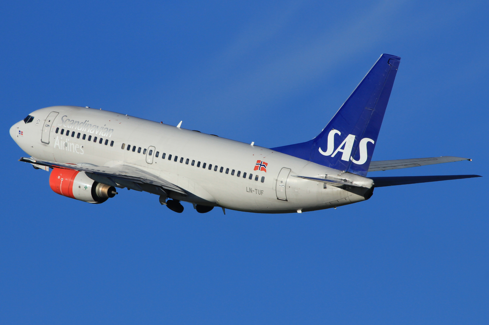 LN-TUF (28222) 1999 Boeing 737-705