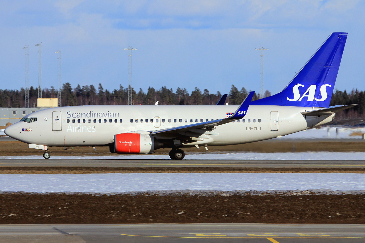 LN-TUJ · Boeing 737-705 · (OSL / ENGM)