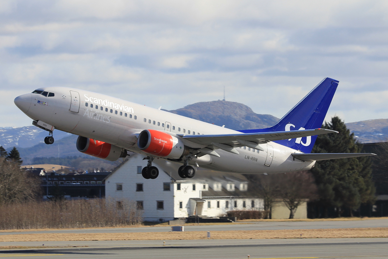 LN-RRN · Boeing 737-783 · (SVG / ENZV)