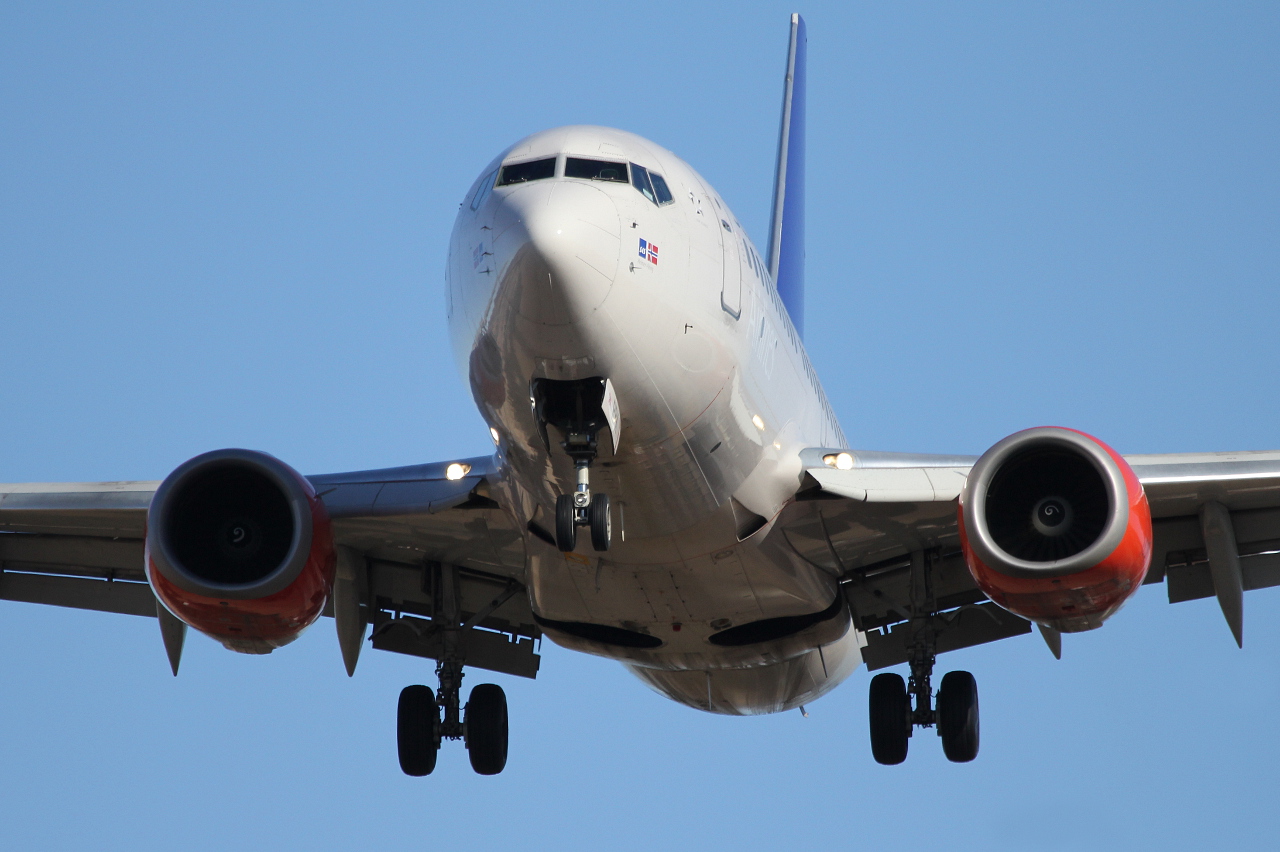 LN-RPK · Boeing 737-783 · (SVG / ENZV)