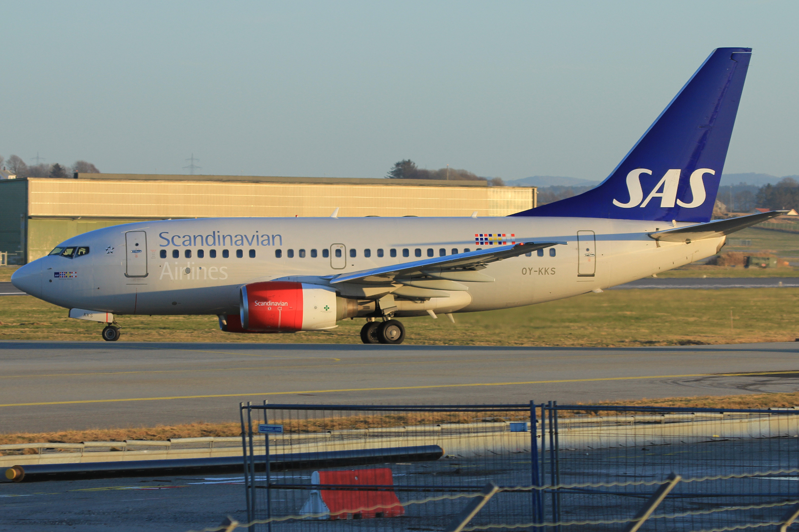 OY-KKS · Boeing 737-683 · (SVG / ENZV)