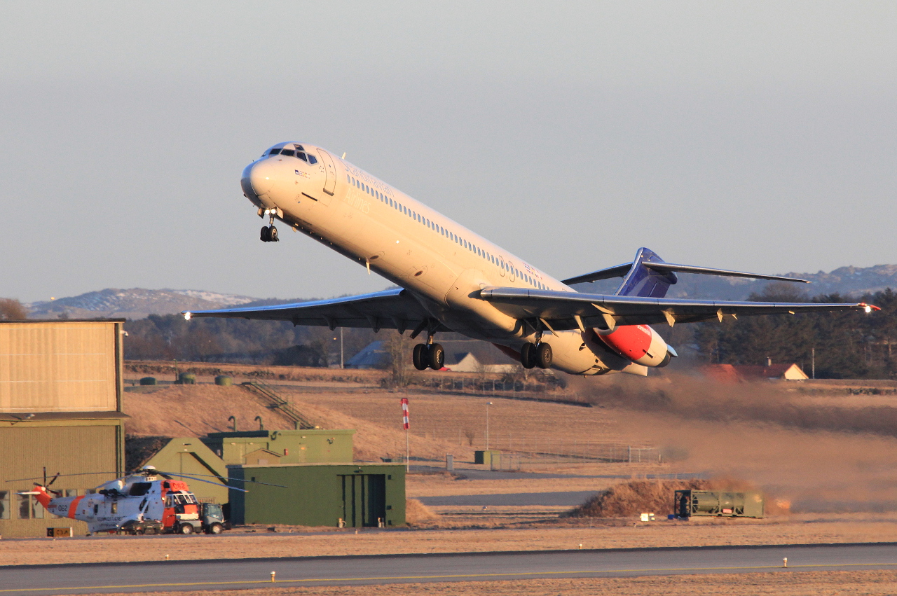 LN-RML · McDonnell Douglas MD-82 · (SVG / ENZV)