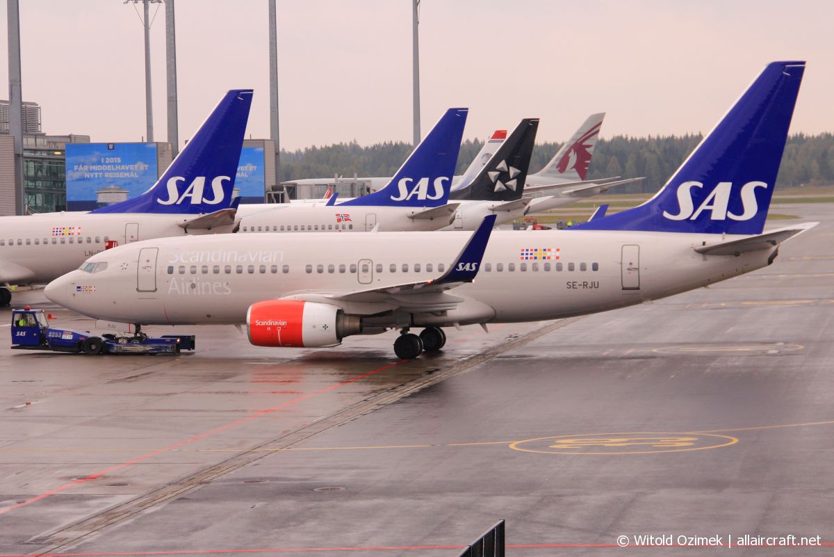SE-RJU (29885) 2002 Boeing 737-76N WL