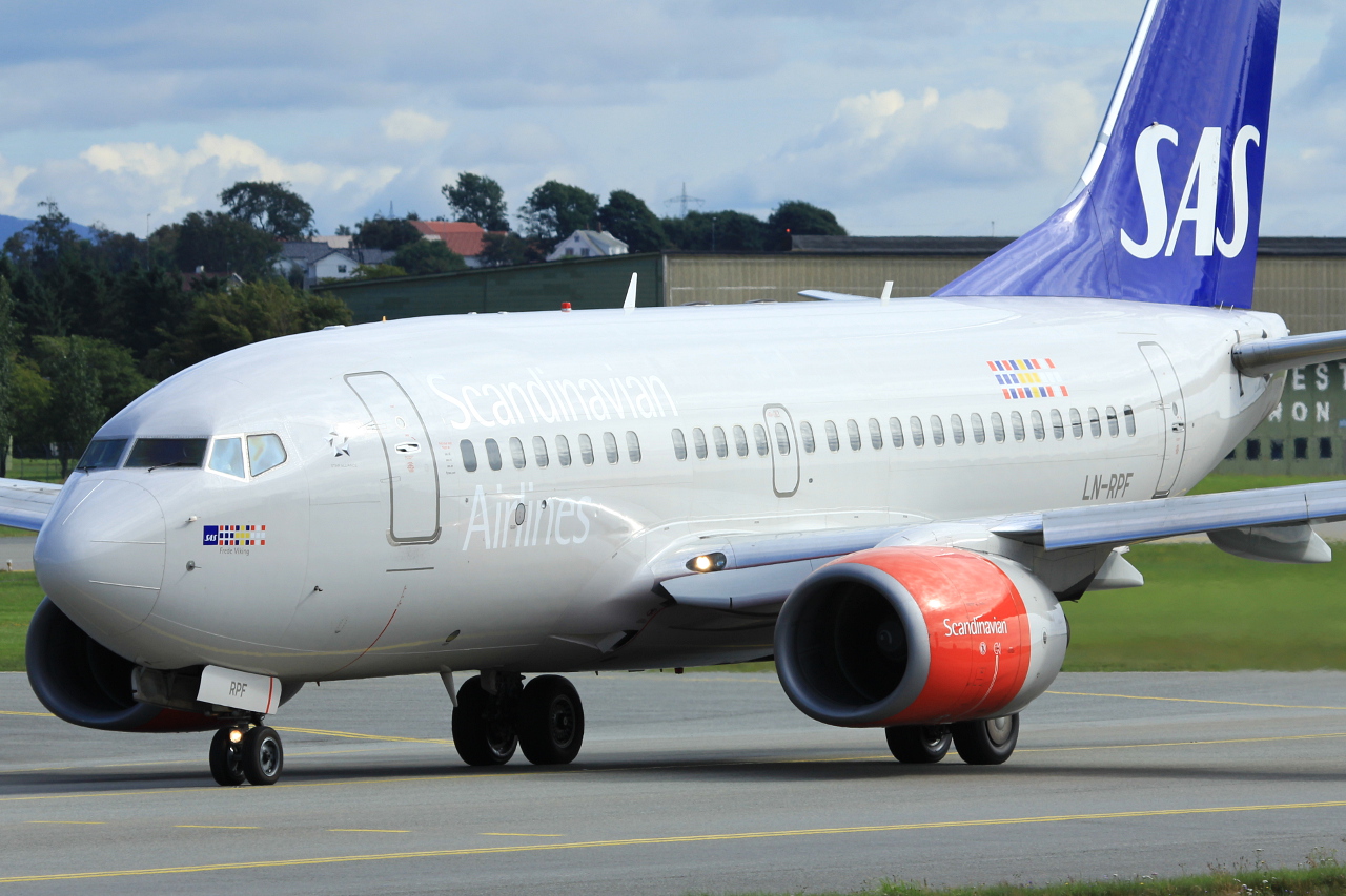 LN-RPF (28307) 1999 Boeing 737-683