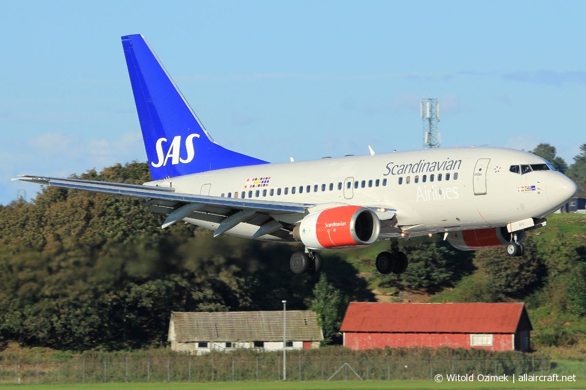 LN-RPE · Boeing 737-683 · (SVG / ENZV)