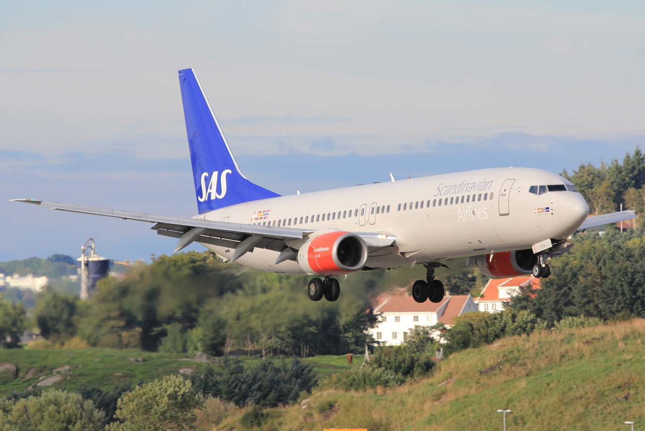 LN-RCN · Boeing 737-883 · (SVG / ENZV)