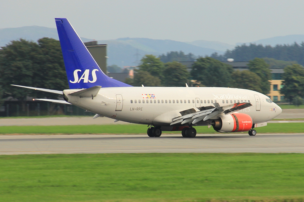 LN-RPE (28306) 1999 Boeing 737-683