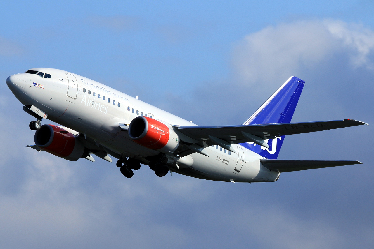 LN-RCU · Boeing 737-683 · (SVG / ENZV)