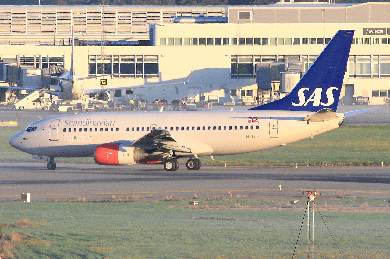 LN-TUH · Boeing 737-705 · (SVG / ENZV)