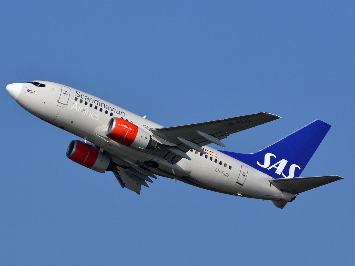 LN-RCU (30190) 1999 Boeing 737-683