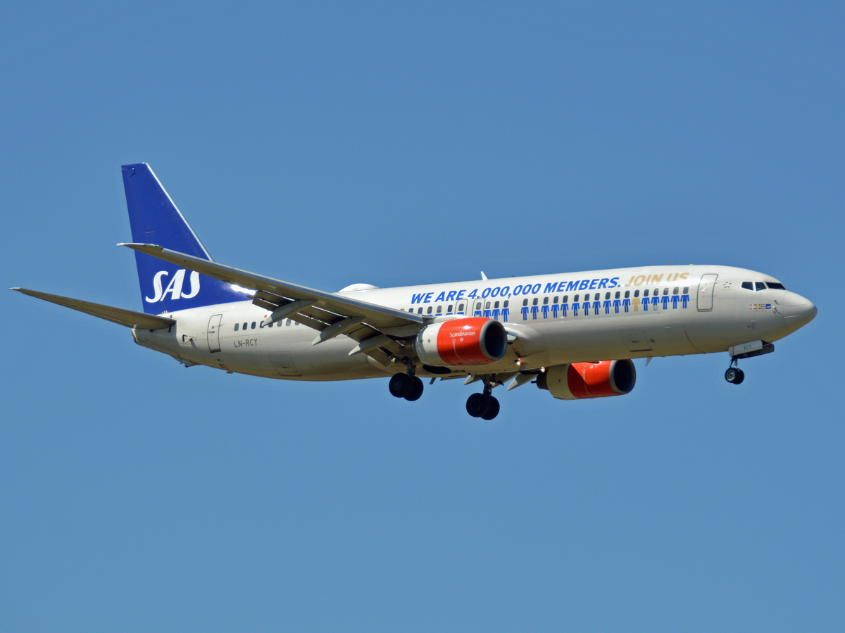 LN-RCY (28324) 2001 Boeing 737-883
