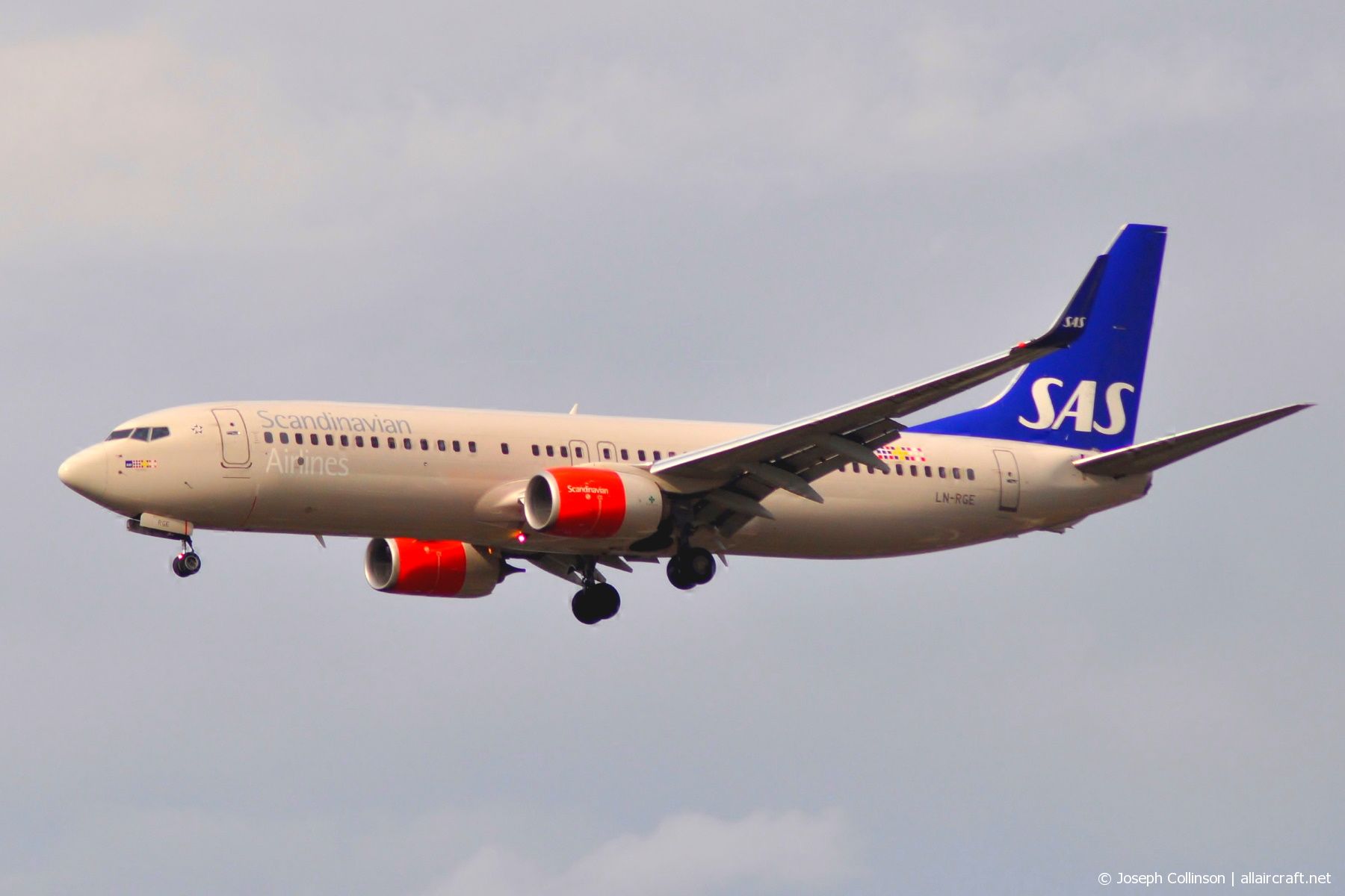 LN-RGE · Boeing 737-86N(WL) · (LHR / EGLL)