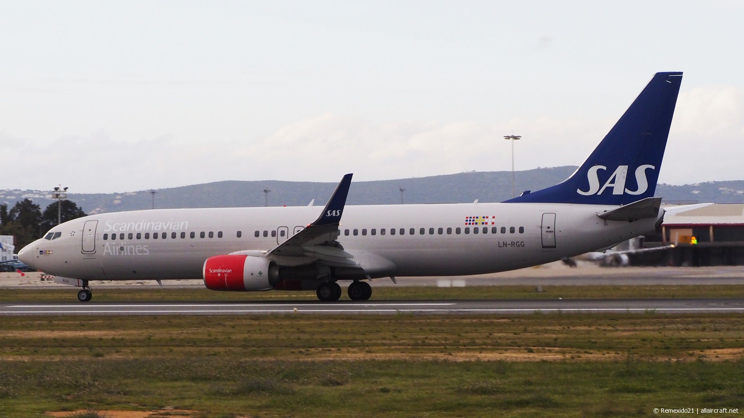 LN-RGG · Boeing 737-86N(WL) · (FAO / LPFR)