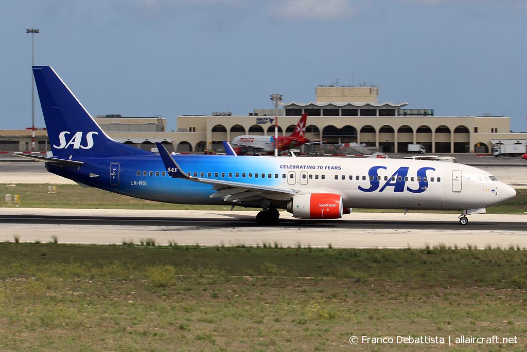 LN-RGI (35646) 2014 Boeing 737-86N(WL)