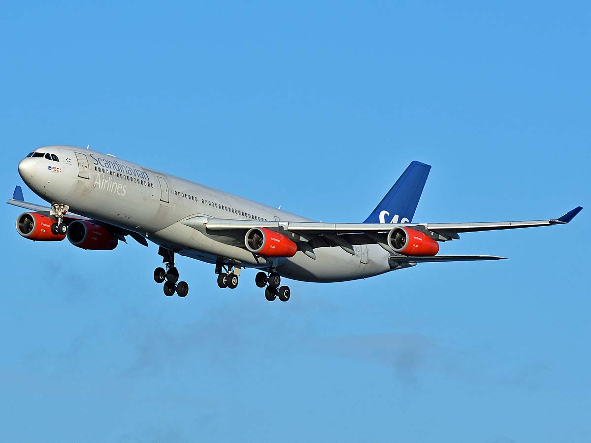 LN-RKG (424) 2001 Airbus A340-313