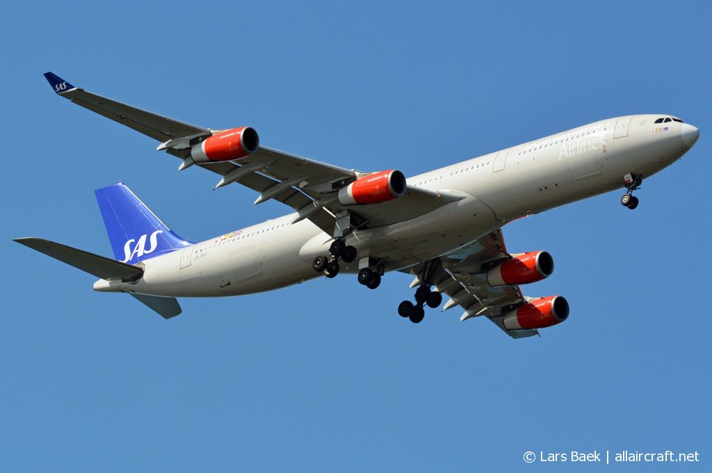 LN-RKG (424) 2001 Airbus A340-313