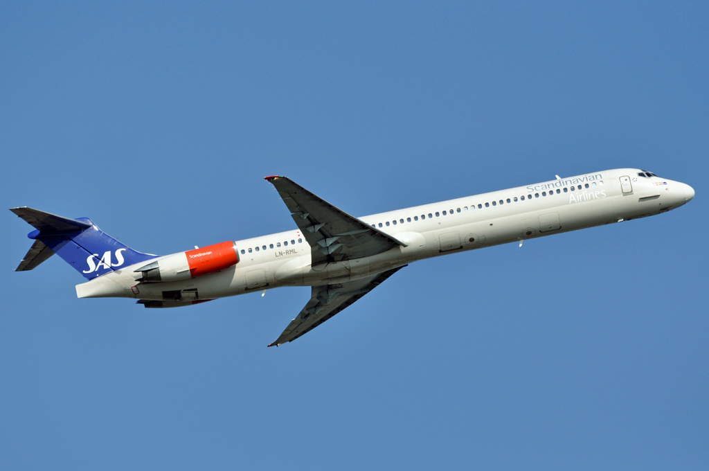 LN-RML (53002) 1991 McDonnell Douglas MD-82