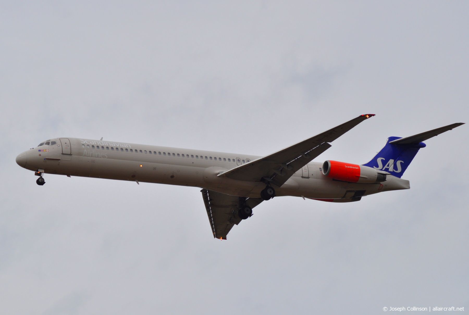 LN-RMT · McDonnell Douglas MD-82 · (LHR / EGLL)