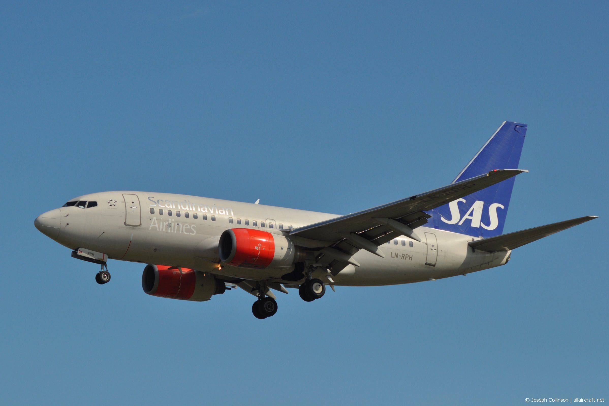 LN-RPH · Boeing 737-683 · (LHR / EGLL)