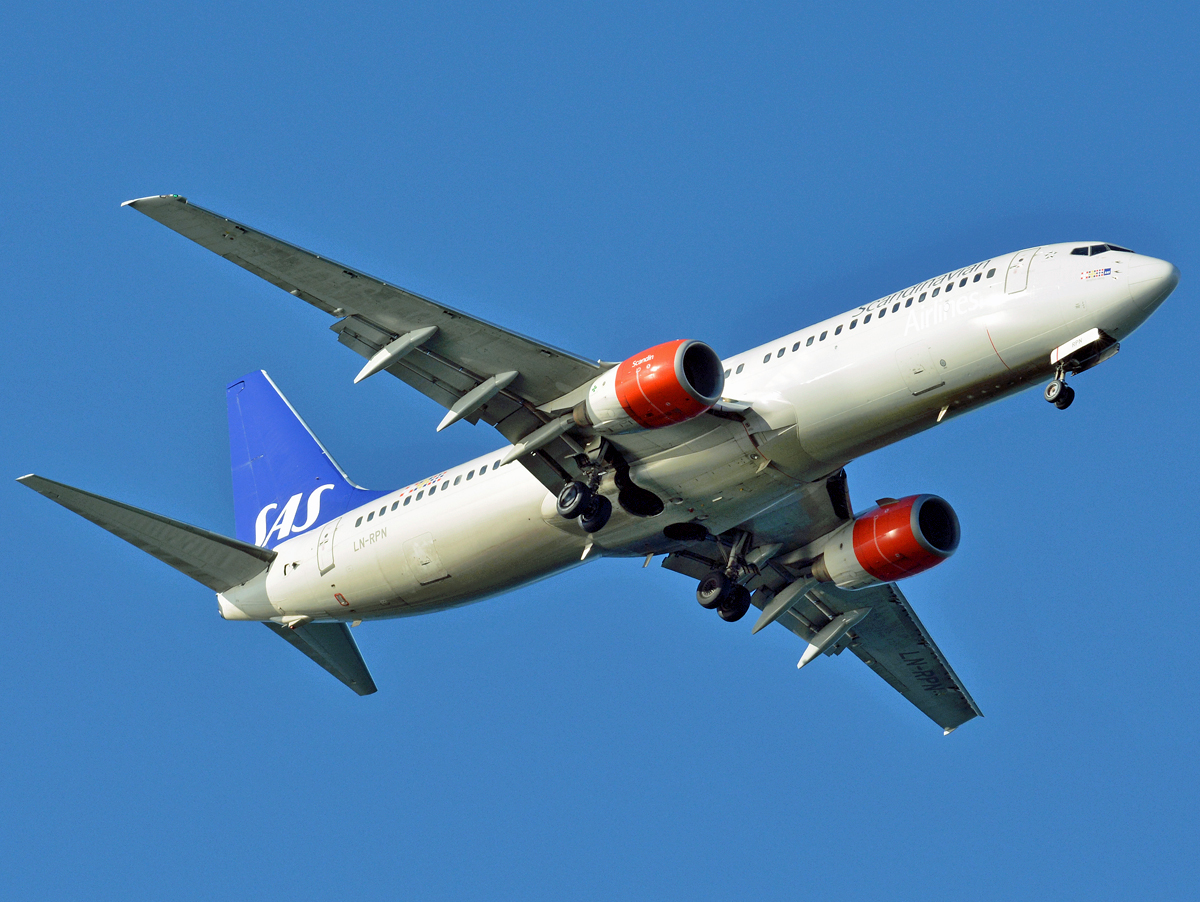 LN-RPN (30470) 2000 Boeing 737-883