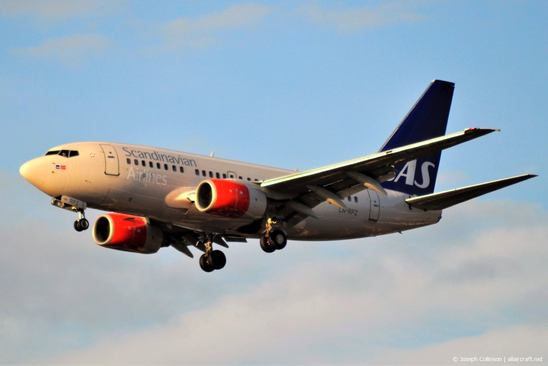 LN-RPZ · Boeing 737-683 · (LHR / EGLL)