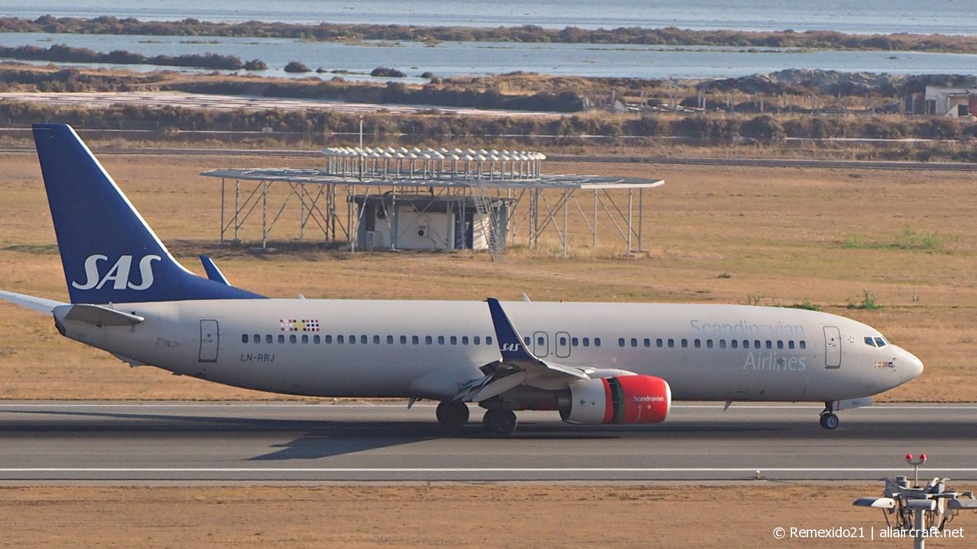 LN-RRJ · Boeing 737-883(WL) · (FAO / LPFR)
