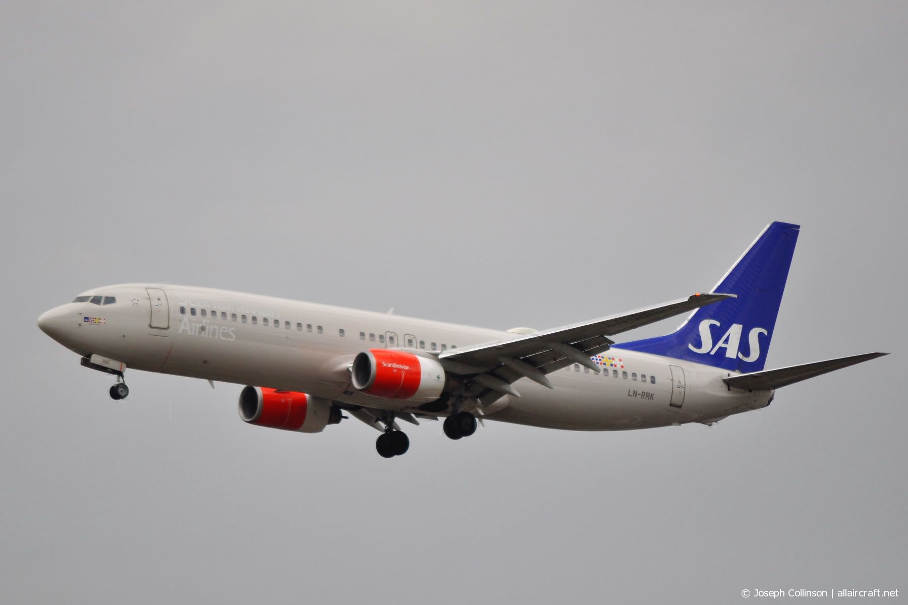 LN-RRK · Boeing 737-883 · (LHR / EGLL)