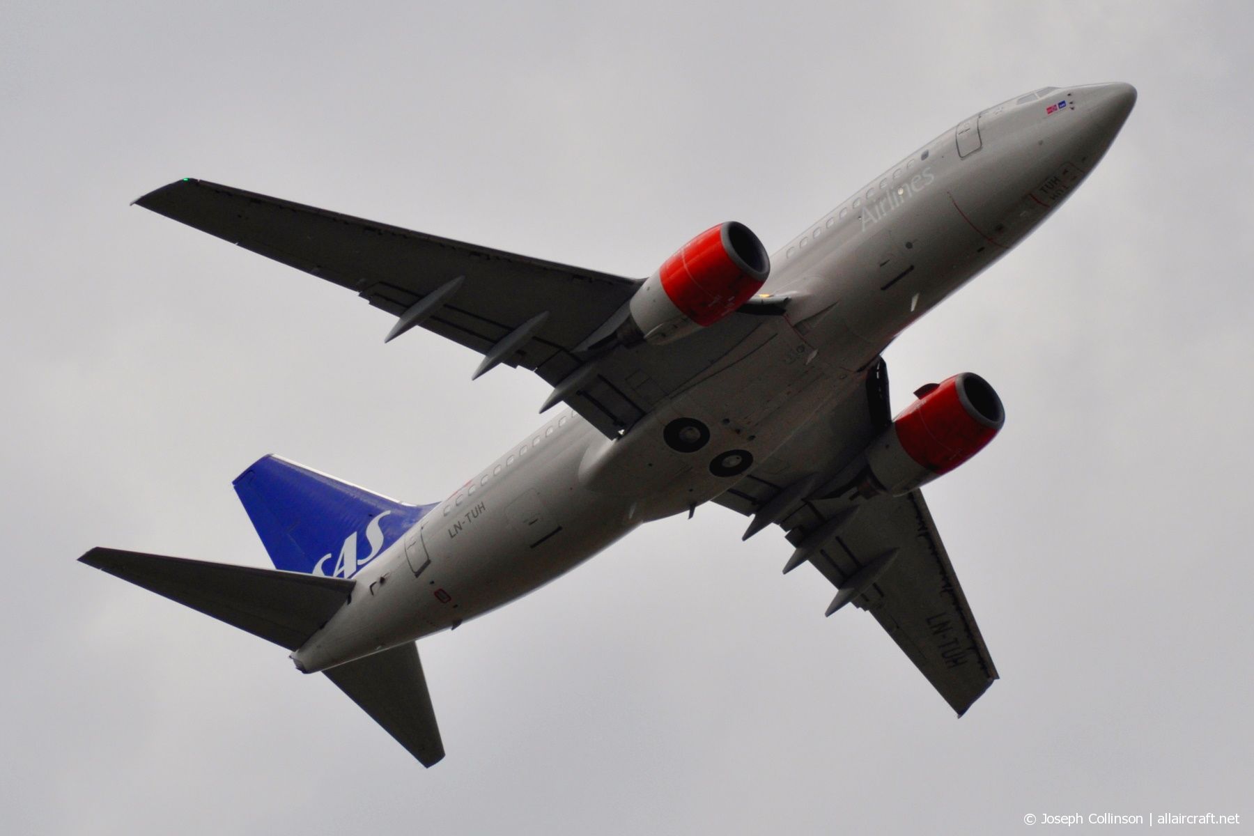 LN-TUH · Boeing 737-705 · (LHR / EGLL)