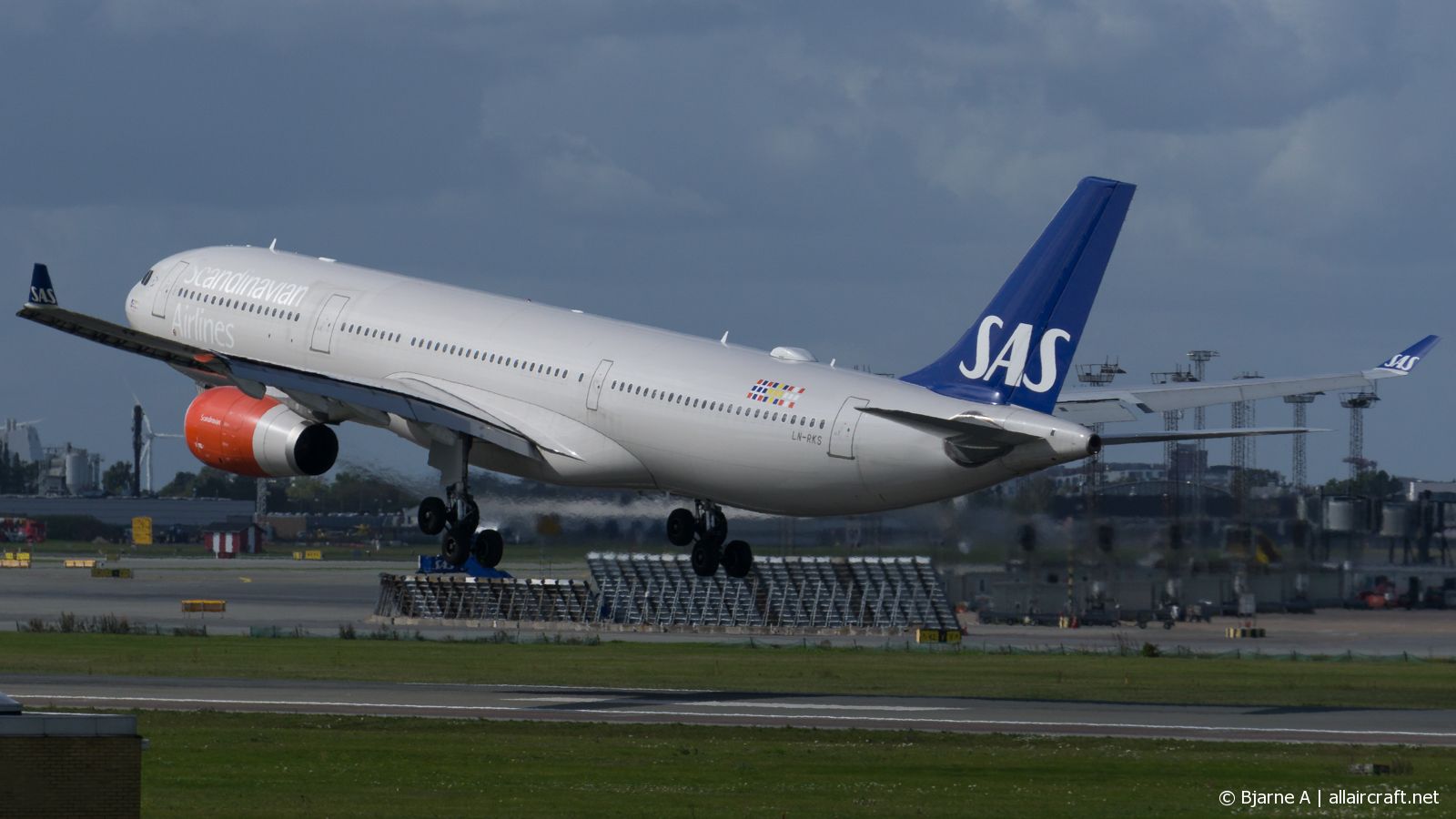 LN-RKS (1665) 2015 Airbus A330-343