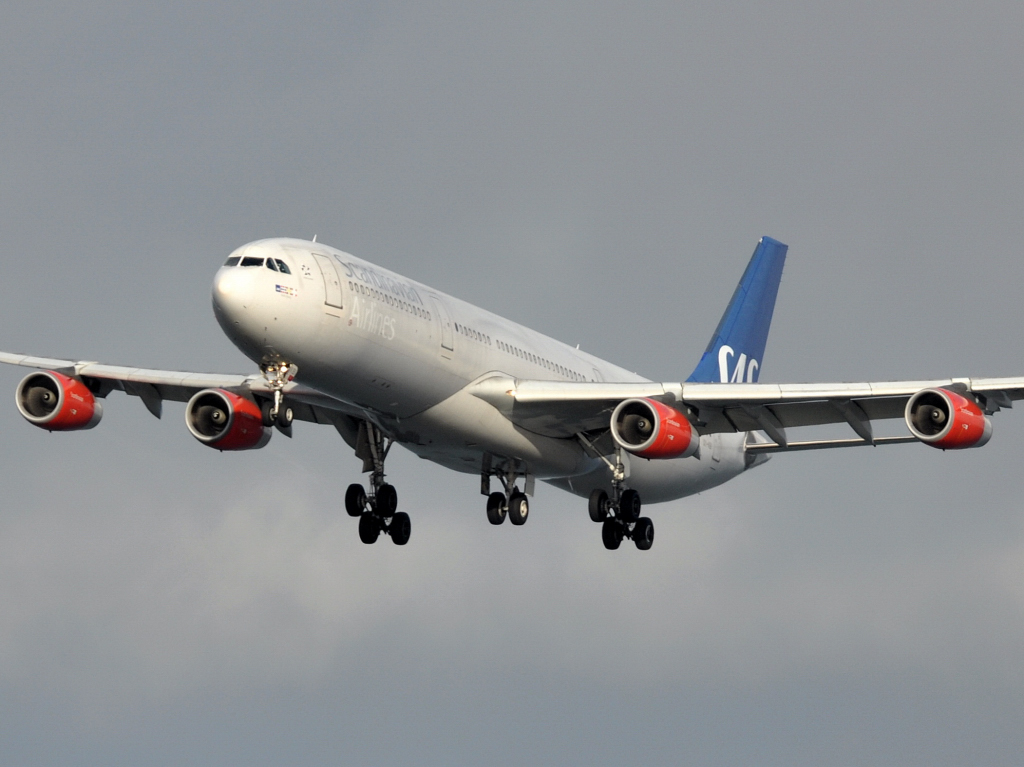 OY-KBI (430) 2001 Airbus A340-313X