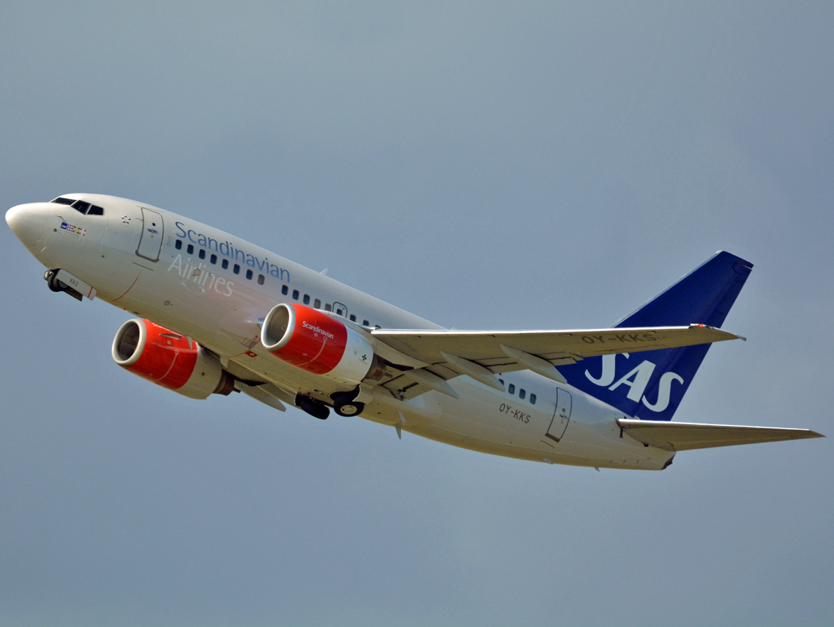 OY-KKS (28322) 2000 Boeing 737-683