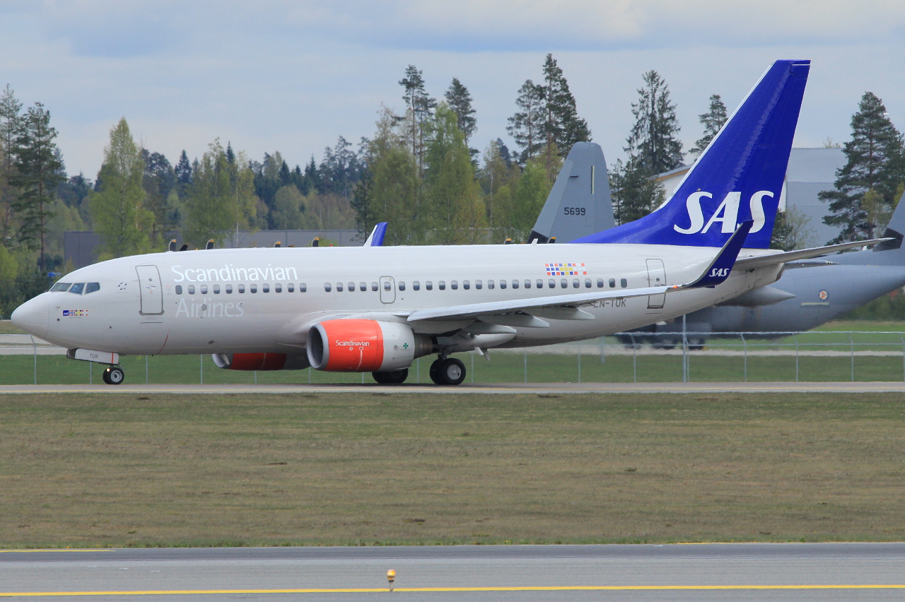 LN-TUK · Boeing 737-705(WL) · (OSL / ENGM)