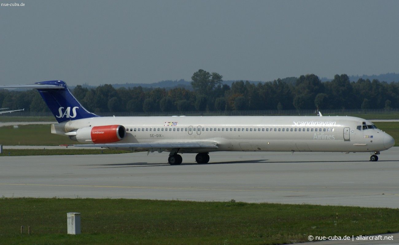 SE-DIK (cn 49728) McDonnell Douglas MD-82