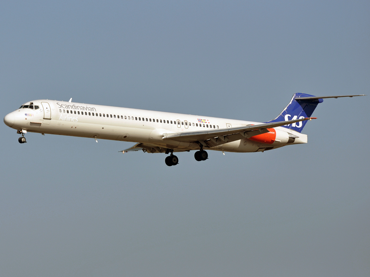 SE-DIK · McDonnell Douglas MD-82 · (CPH / EKCH)