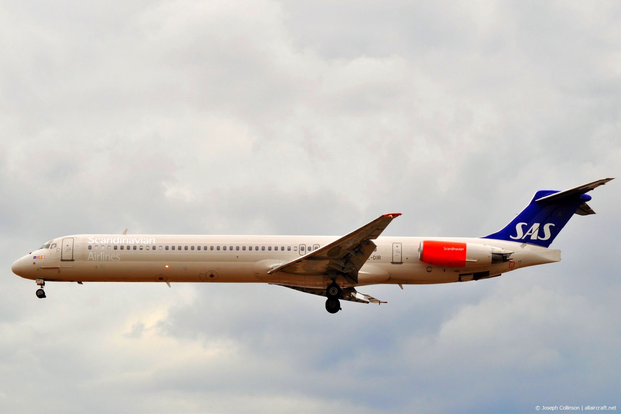 SE-DIR · McDonnell Douglas MD-82 · (LHR / EGLL)