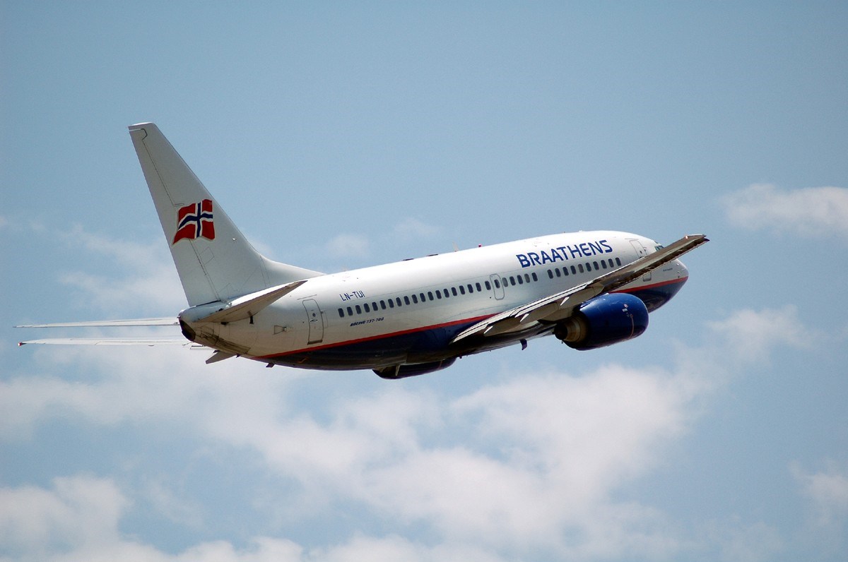 LN-TUI (29094) 2000 Boeing 737-705