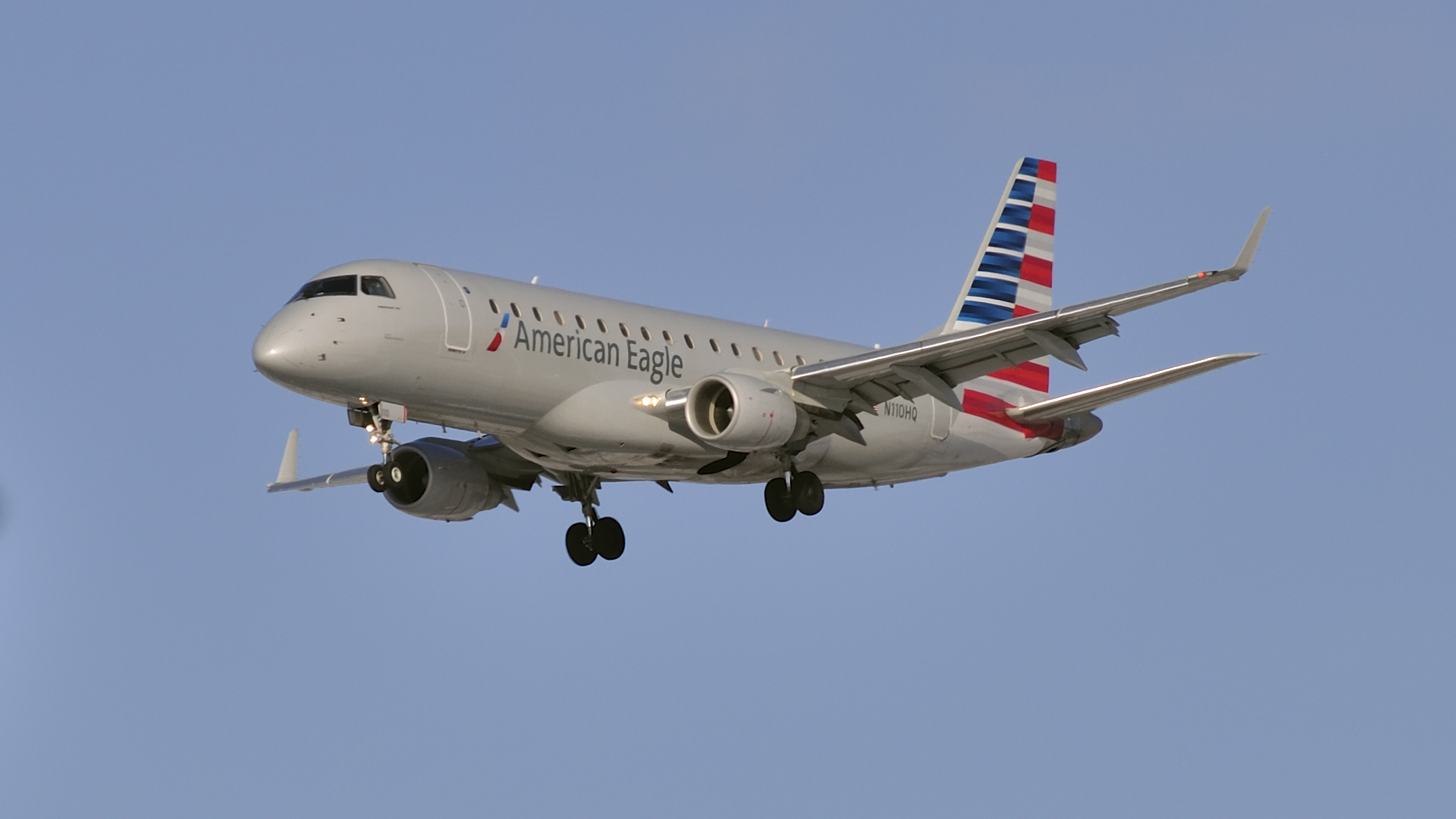 N110HQ (17000172) Embraer 170-200LR