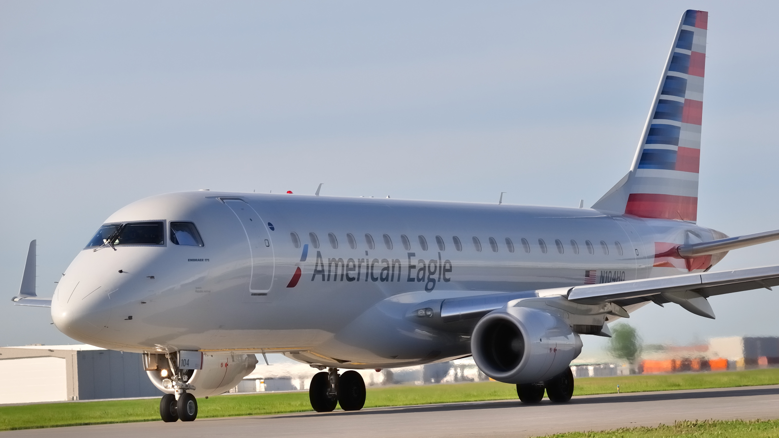 N104HQ (17000160) Embraer 170-200LR