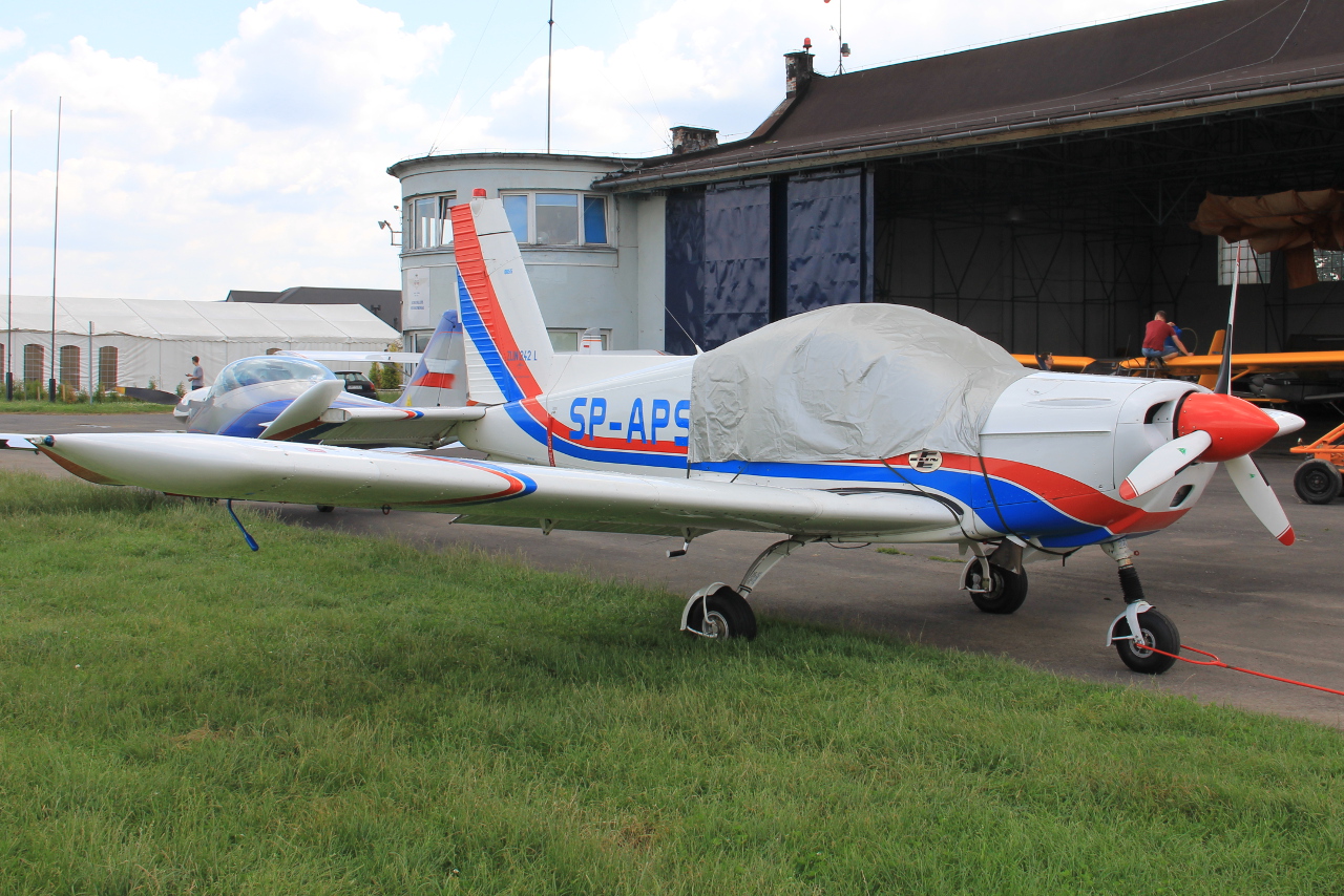 SP-APS · Zlin Z-242 · (EPKP)