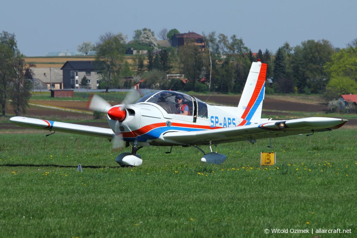 SP-APS Zlin Z-242