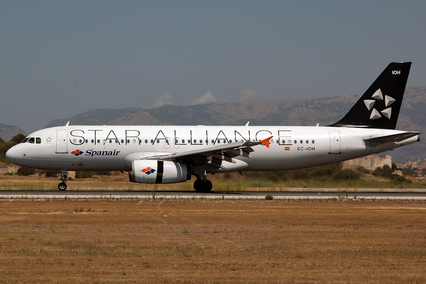 EC-IOH (cn 1998) Airbus A320-232