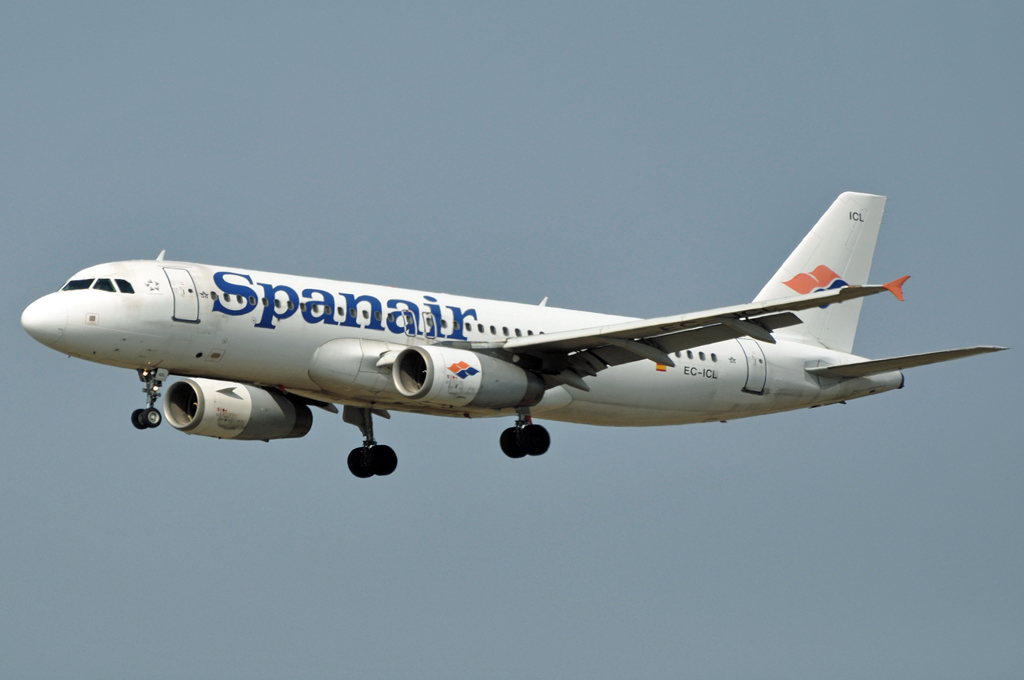 EC-ICL (cn 01682) Airbus A320-232