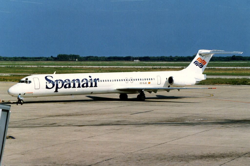 EC-EJQ (cn 49672) McDonnell Douglas MD-83