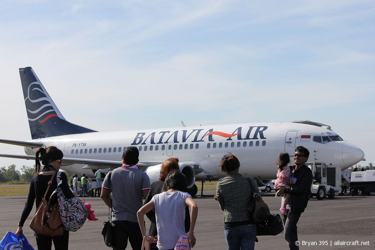 PK-YTM (cn 23318) Boeing 737-3B7