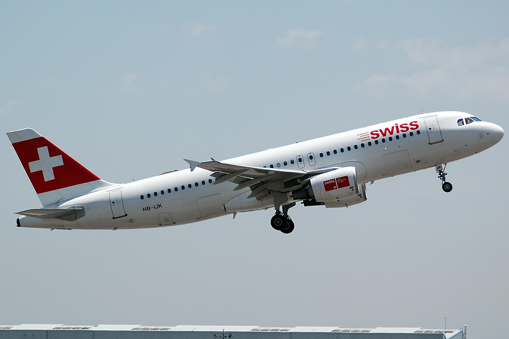 HB-IJK · Airbus A320-214 · (LIS / LPPT)